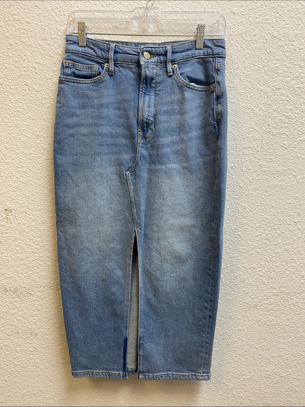 Good American Light Wash Denim Midi Skirt with Front Slit